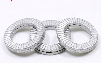 Miếng lót tự khóa kép